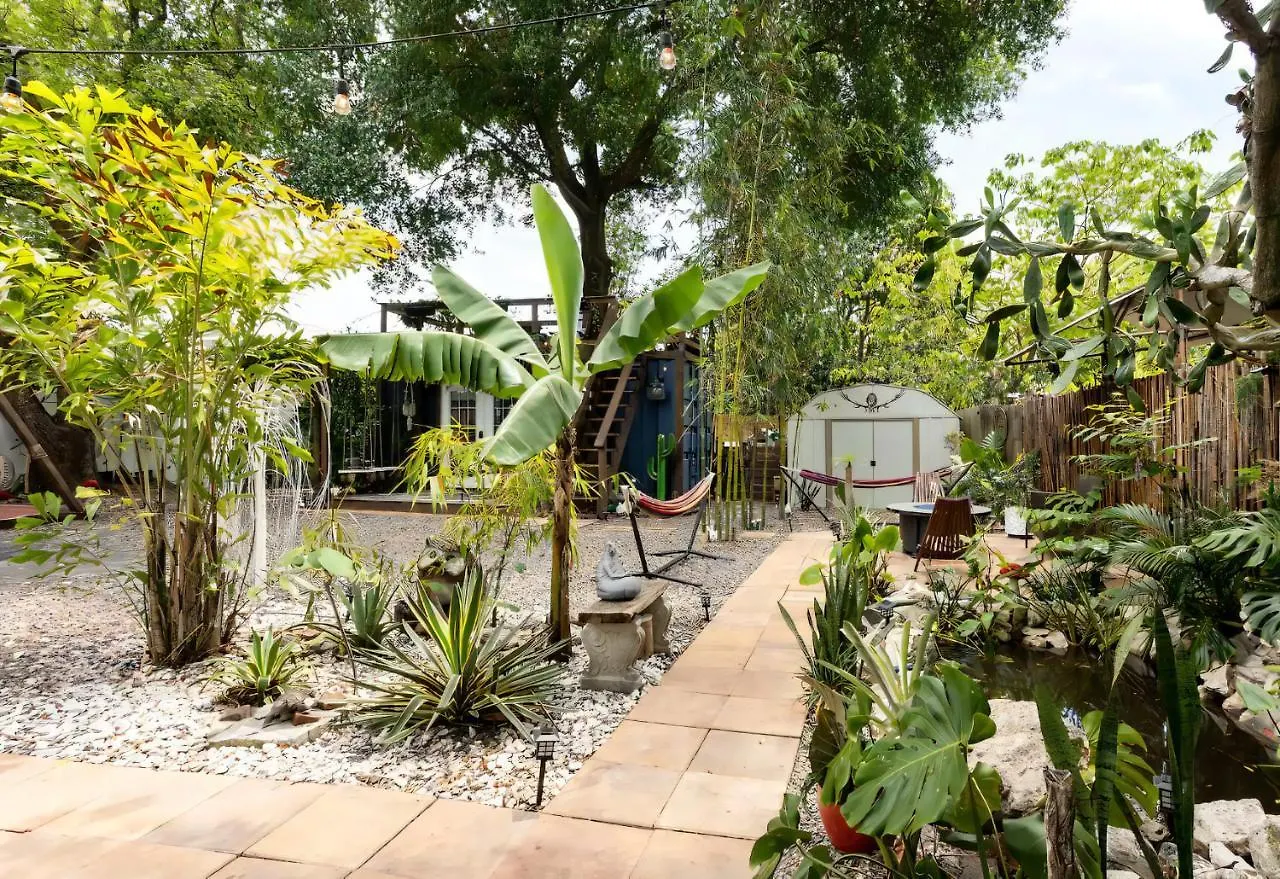 Cozy Af Tiny-House Oasis Villa Tampa 0*,  United States
